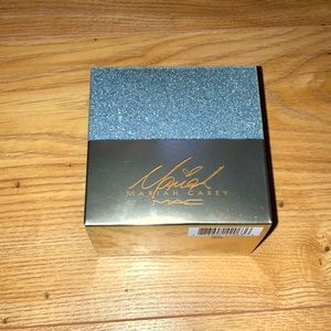 MAC Cosmetics- Touch My Body Powder